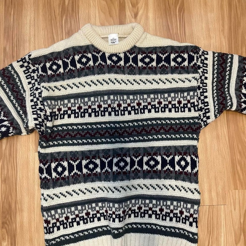 Vintage wool patterned sweater. Men’s size small.